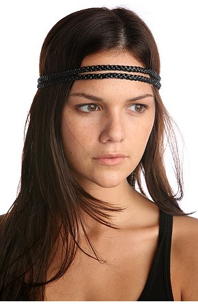 Coiffure headband cheveux lisses et raides